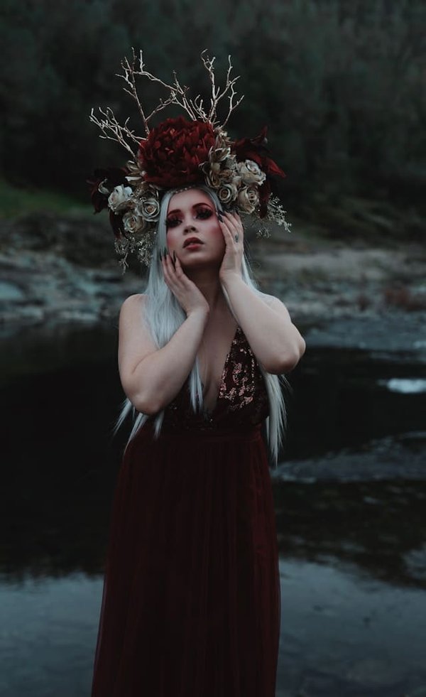 Comment intégrer des éléments de mode futuriste dans une garde-robe classique?